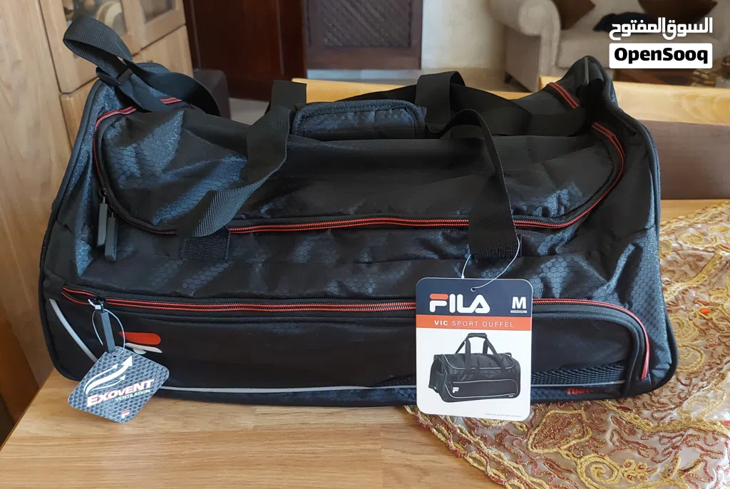 شنتة handbag تستخدم للجيم او للسفر جديدة ماركة FILA صنع CAMBODIA
