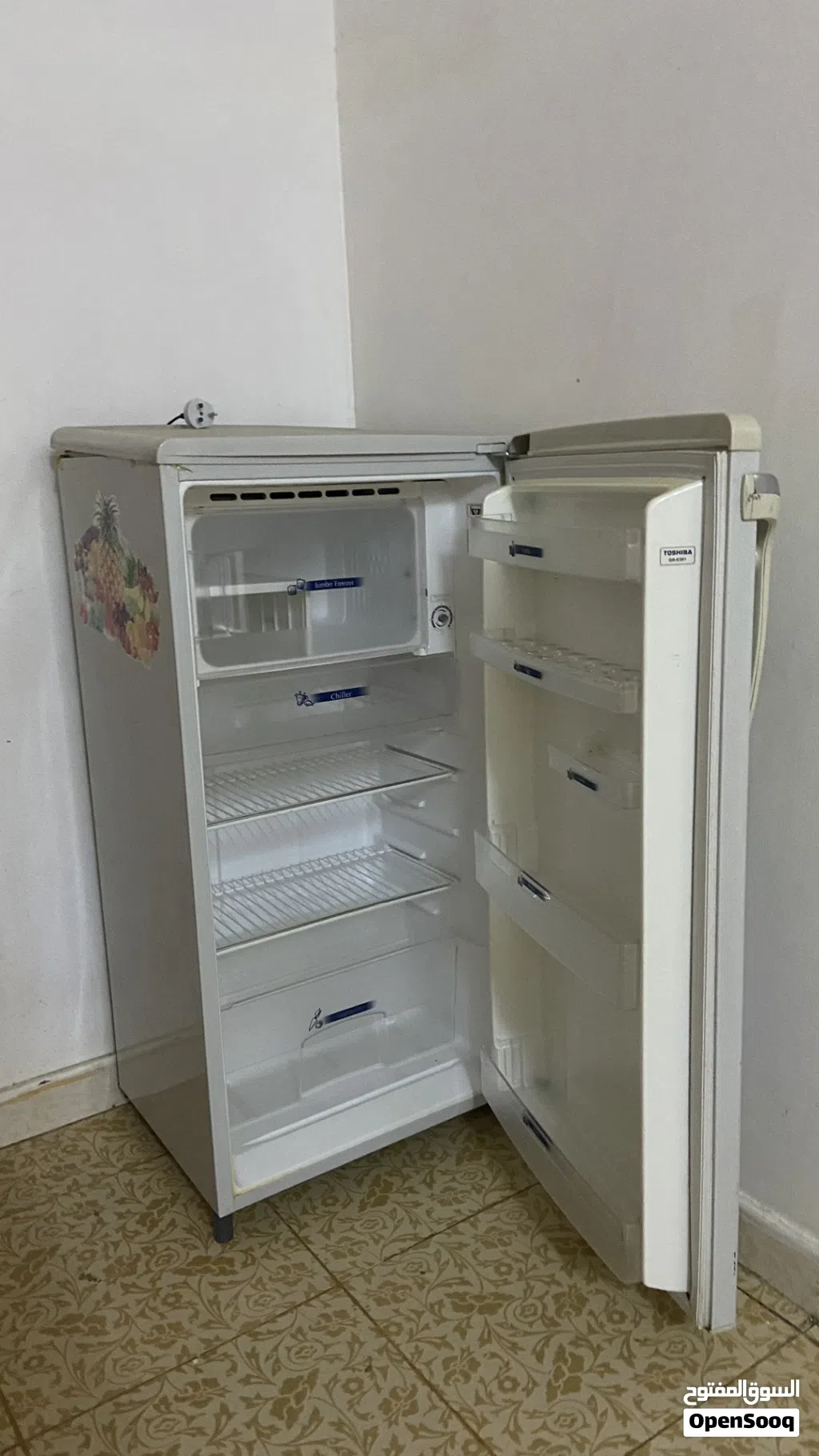 معلومات صريحة تشير إلى السعة باللتر (Liters) لهذه الثلاجة من نوع توشيبا موديل GR-E201.
