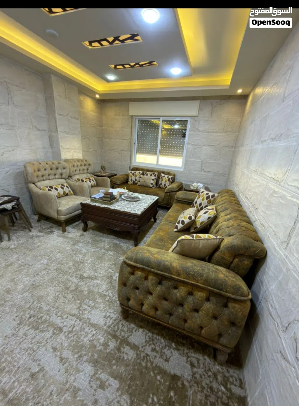 طقم كنب وطربيزات