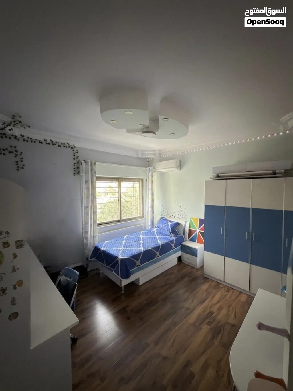 طقم غرفة نوم مودرن + تخت إضافي (مفكك) - حالة ممتازة Complete Bedroom Set & Additional Bed