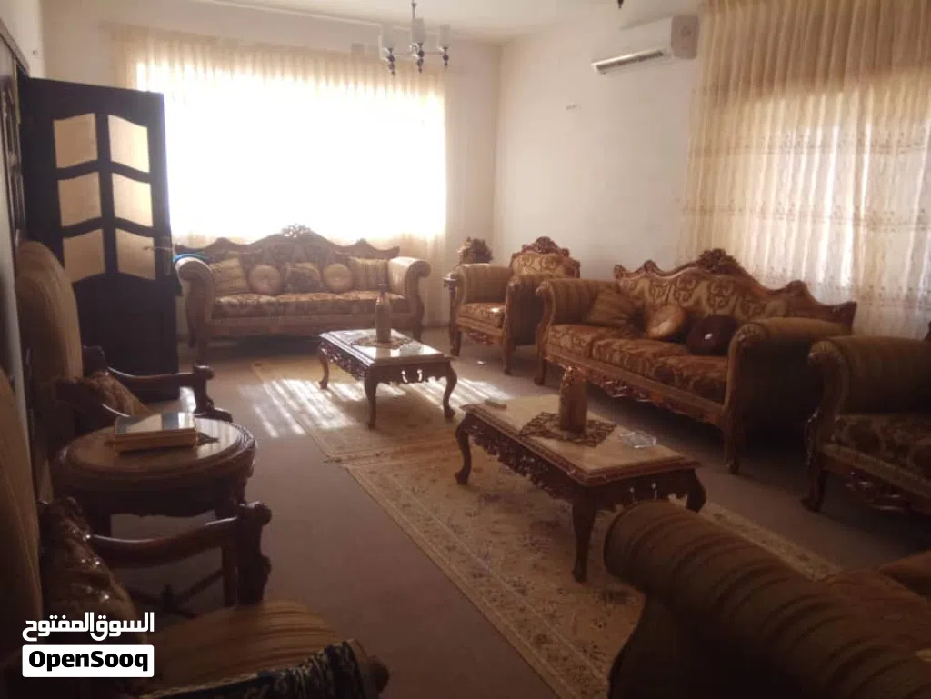 (فيلا وفوق شقتين) للبيع من المالك مباشرة