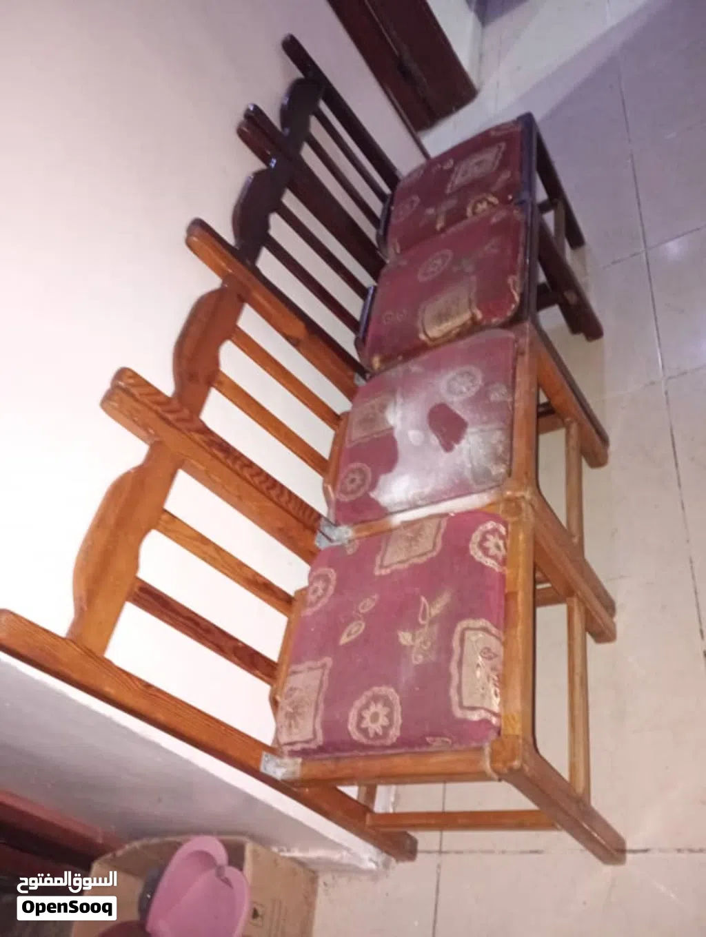 طاولة معه كراسي للبيع