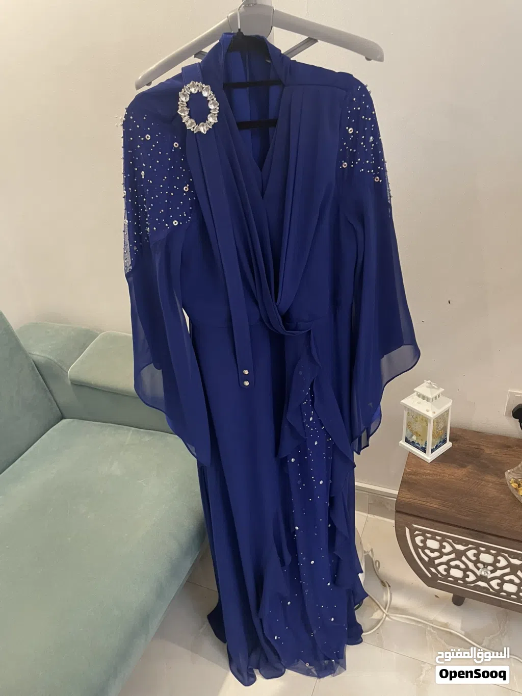 فستان سهرة ازرق لبسة واحده بس شبة جديد