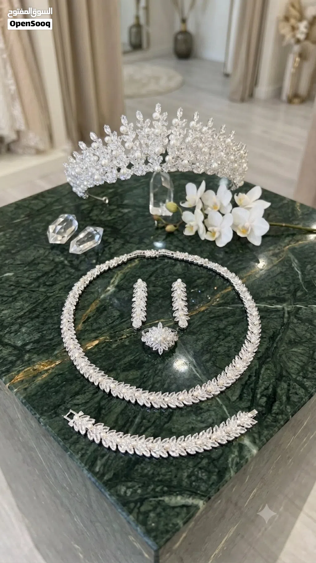 طقم زفاف متكامل (تاج، عقد، سوار، وأقراط)
