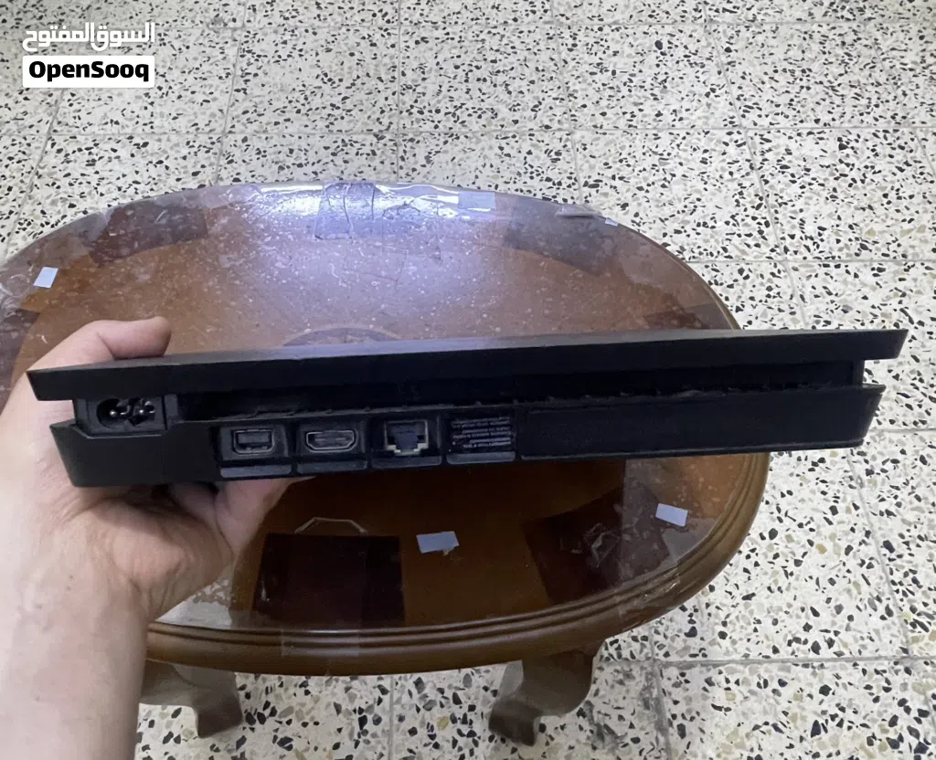 جهاز ps4 مستعمل نظيف جدأ استعمال بسيط