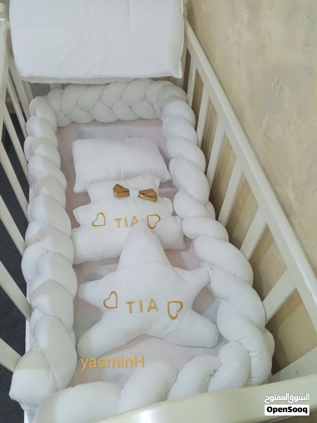يوجد سرير اطفال البيع
