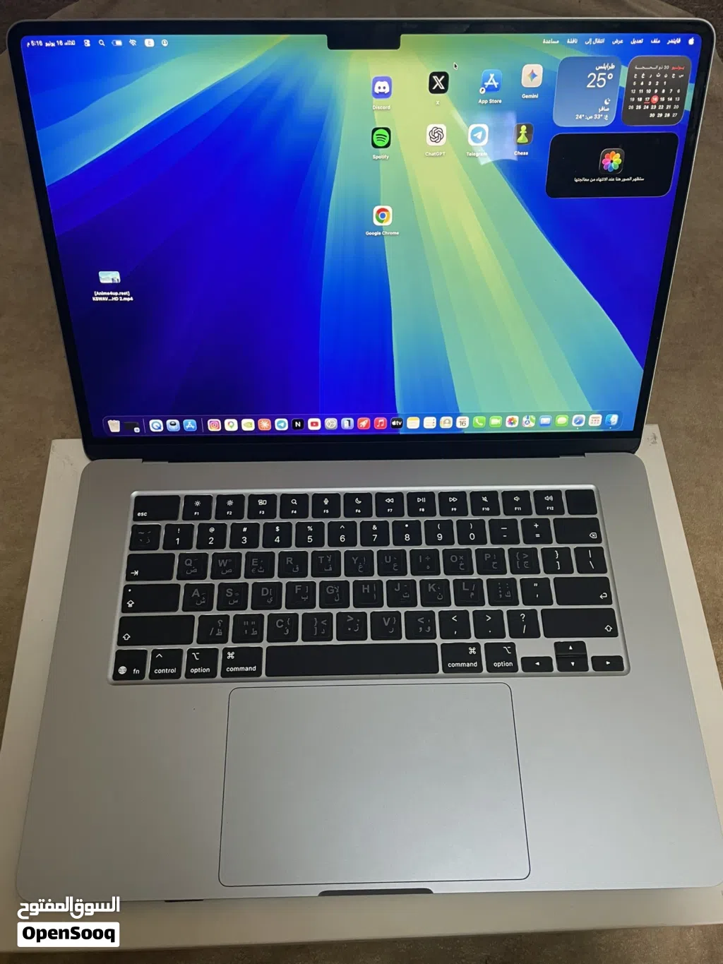 MACBOOK M5 Like new