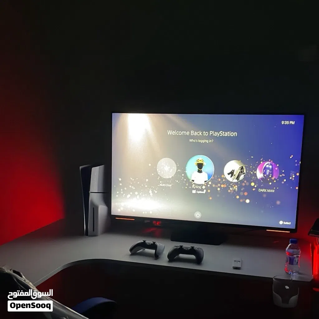 للبيع بلاستيشن 5 slim 1TB نظيفة جدا مع 14 لعبة وحساب فورت نايت / playstation 5 slim