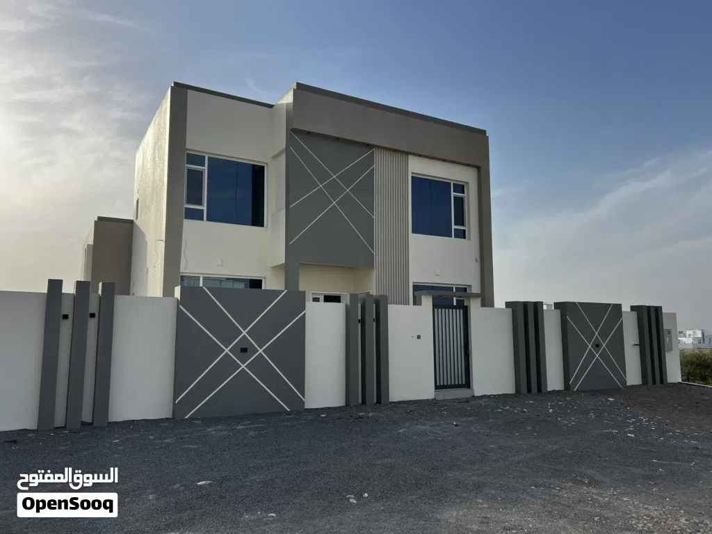 فيلا كبيره بتصميم فخم وراقي في العامرات الحاجر - حيم