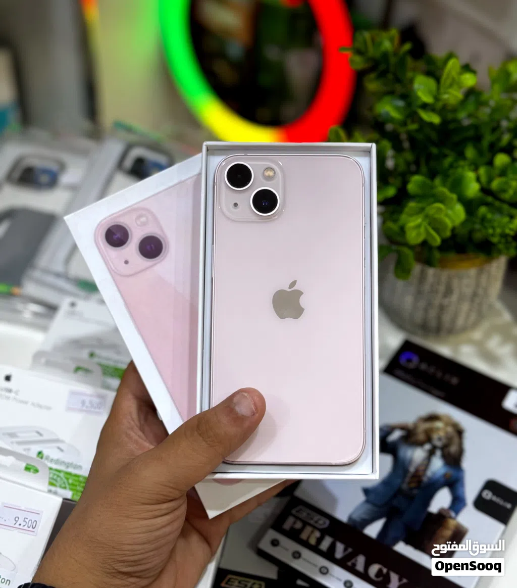 عرض خاص : iPhone 13 256gb هاتف نظيف جدا بحالة الوكالة بدون اي شموخ أو مشاكل مع ضمان و ملحقات