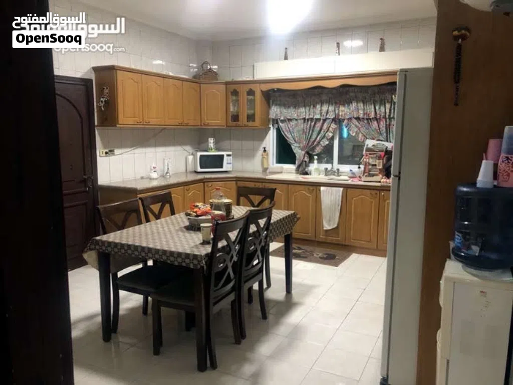 منزل مستقل في الهاشمي الشمالي مساحة الارض 500 متر شارع نعيم بن عبد الله امتداد شارع فيلادلفيا