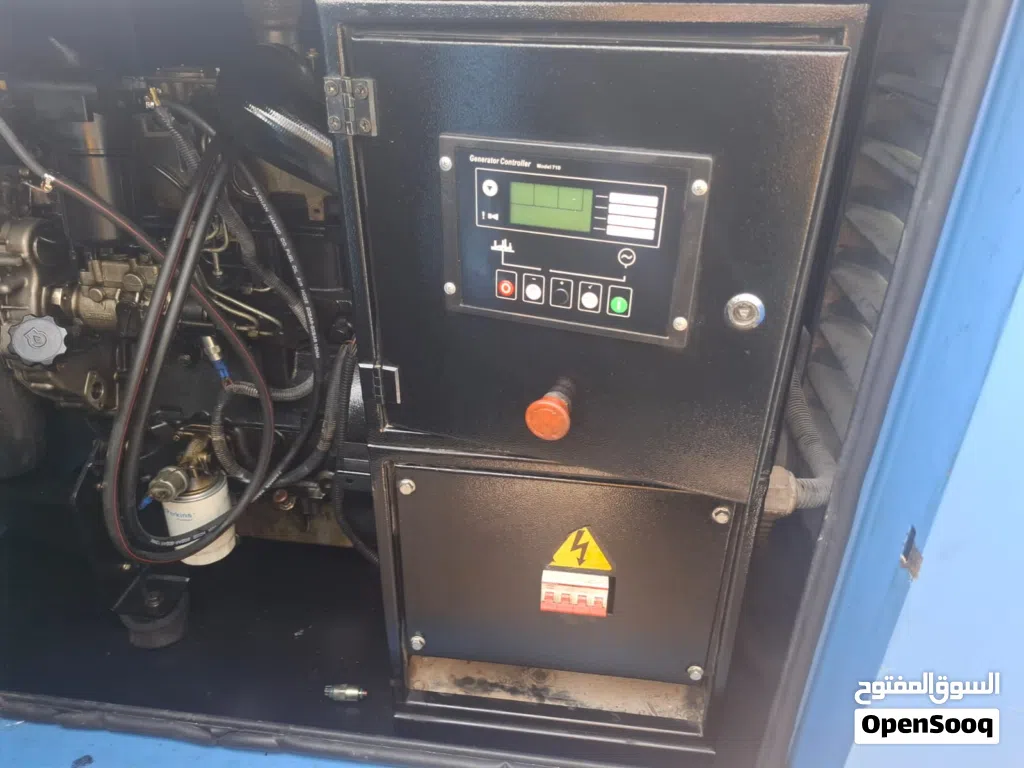 مولد بيركنز 33كيفي كاتم 95/100كفاله عامه مشتغله شي قليل برغي مافتوح بيهه المكان البصره