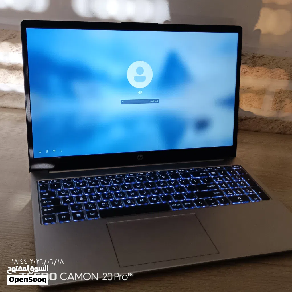 جهاز laptop hp -15 بحالة الجديد مع شاحنه الاصلي وشنته مستعمل دراسة فقط