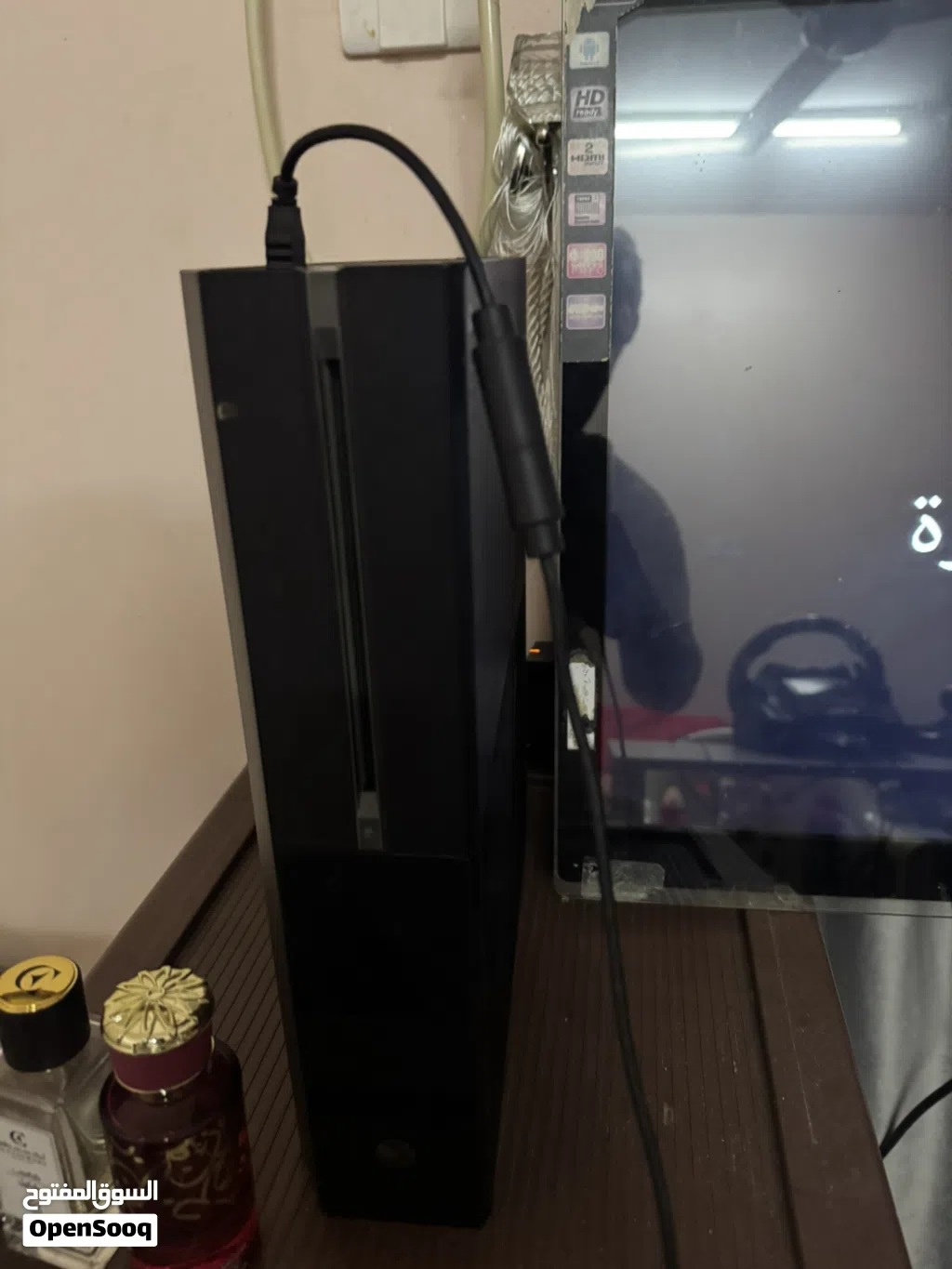 للبيع اكس بوكس مع دركسون للبيع او للبدل بما يناسب مع شريط فورزا 5 و منزل العاب فيها