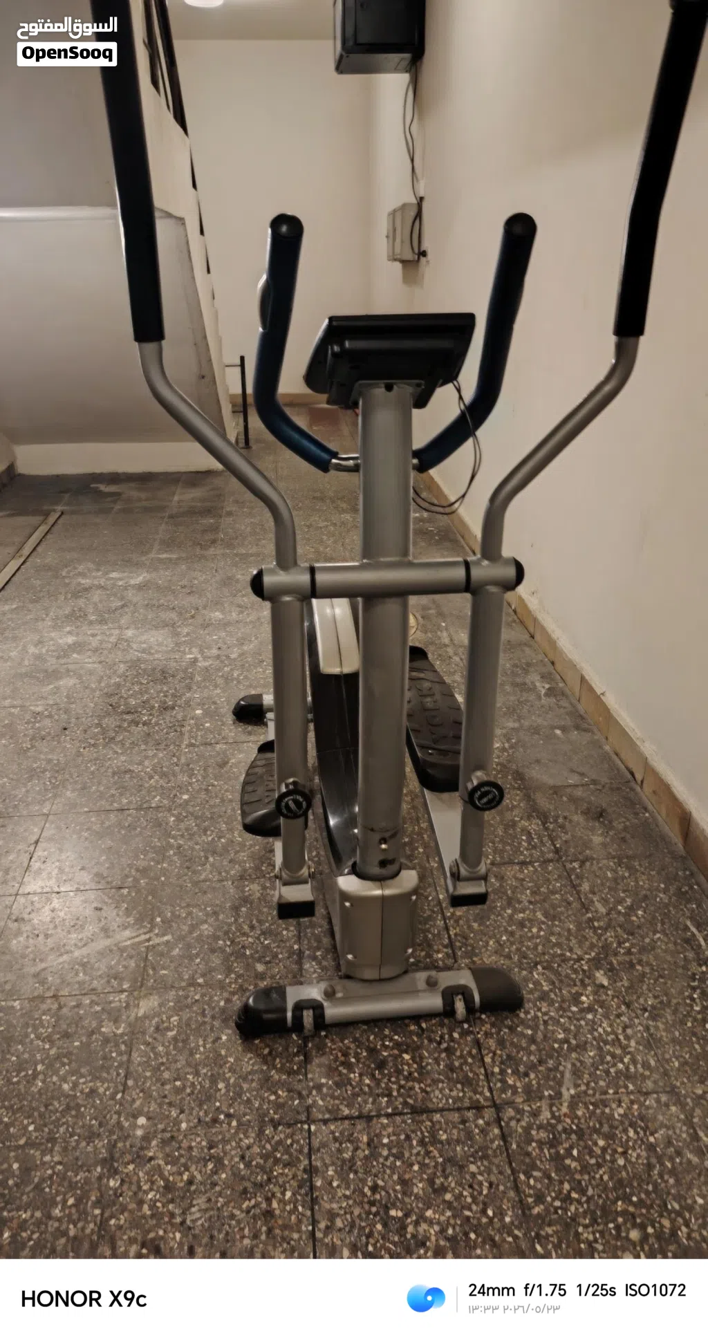 +2 هذا الجهاز هو جهاز تدريب بيضاوي (Elliptical Trainer) من ماركة York Fitness، مودي
