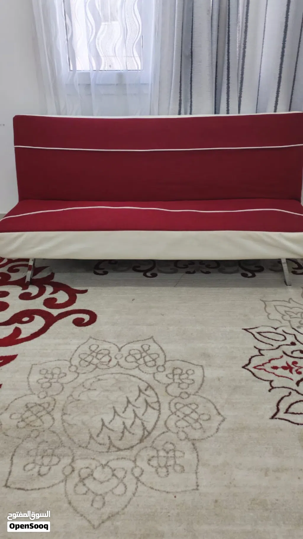 3 كنبات للبيع بحاله جيده ويمكنك تحويله الى سرير