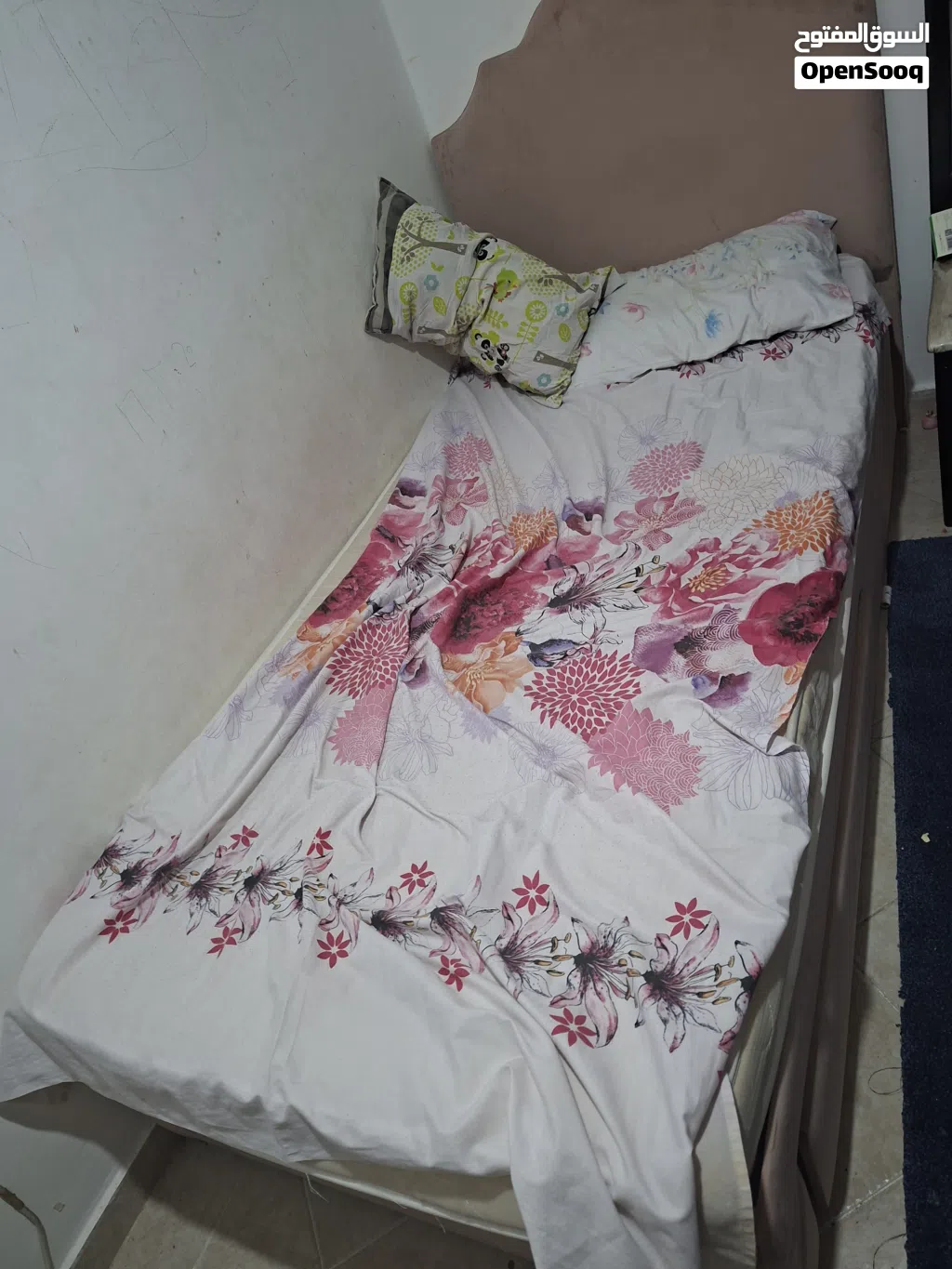 سرير مع مرتبه