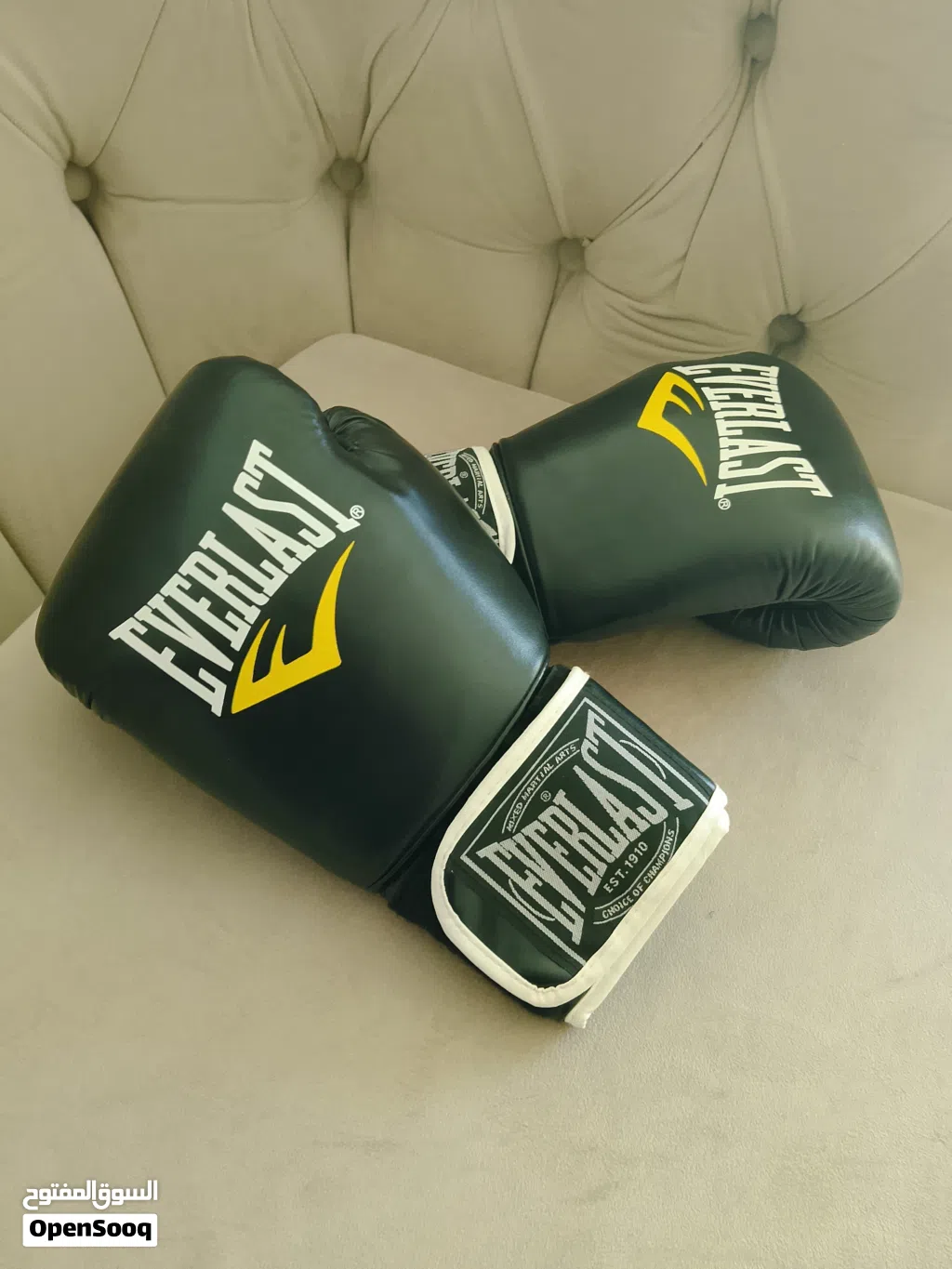 كفوف ملاكمه من شركه Everlast (إيفرلاست،الغني عن التعريف حجم الكف 14oz بحاله ممتازه جدا