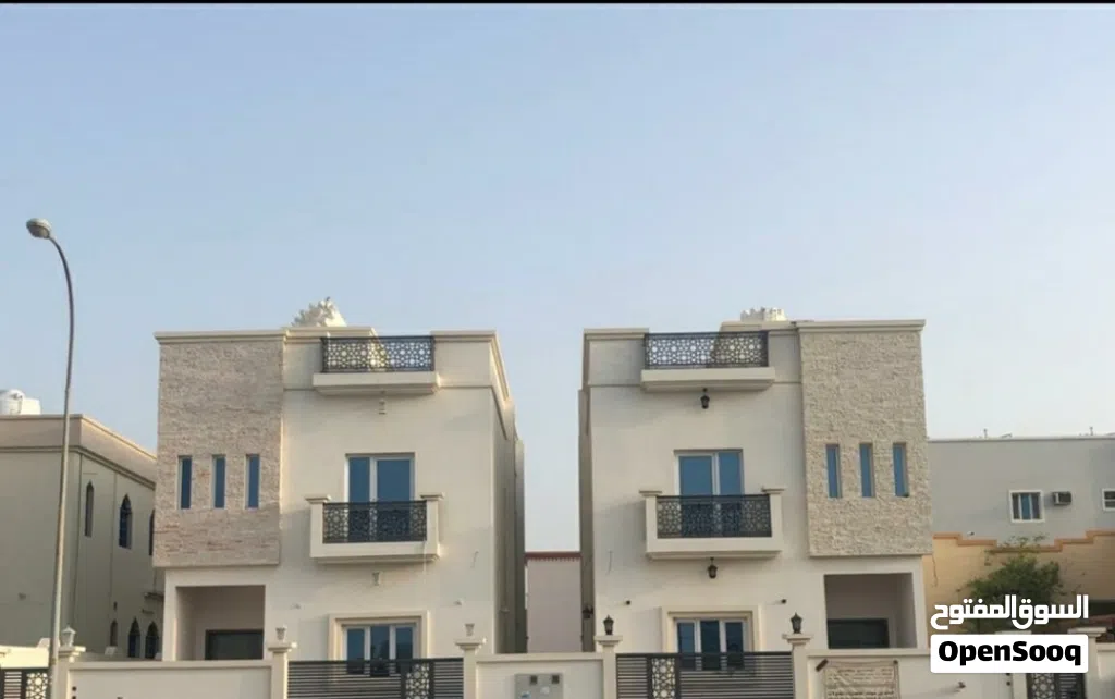 للبيع توين فيلا ف معبيله قريب م مسجد عبدالرحمن بن رستم تشطيبات جميله وراقيه