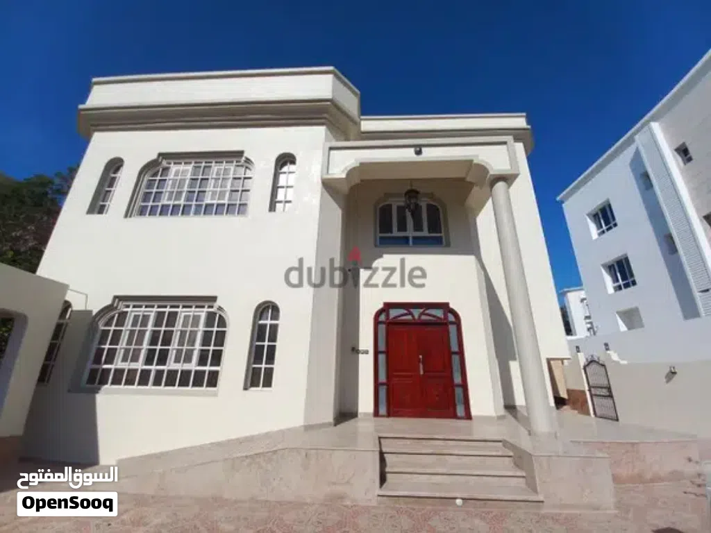 فيلا فاخرة للإيجار – بوشر Luxury Villa for Rent – Bousher