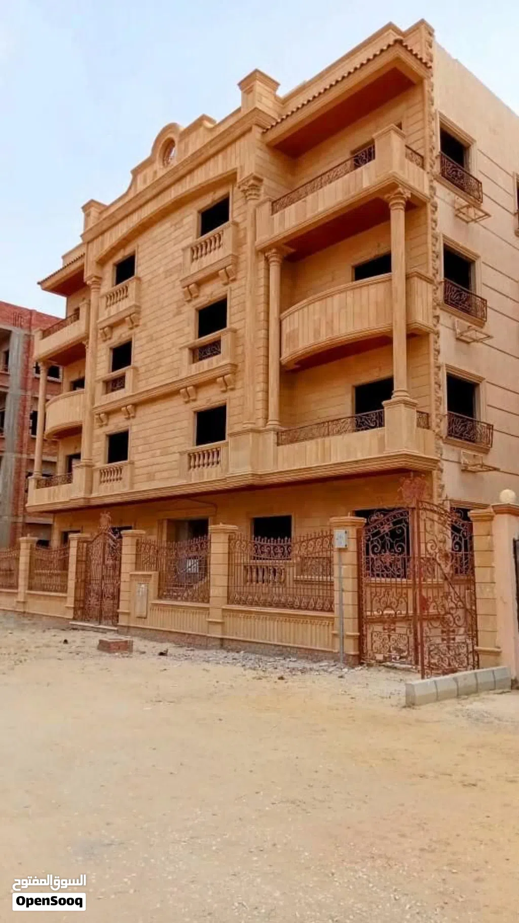 عمارة كاملة للبيع في الأندلس 1