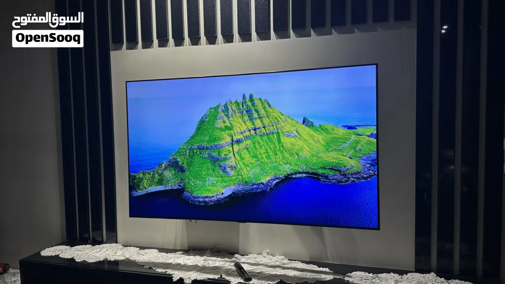 شاشة Samsung 65 Smart TV (Model: UA65TU7000U) غنية عن التعريف.