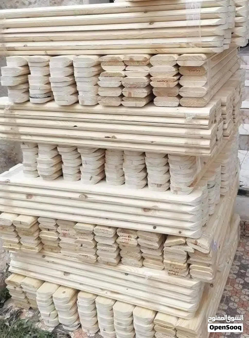 حربات خشب سويد تستخدم كديكورات للنوادي الرياضية والملاعب والحدائق والمنازل