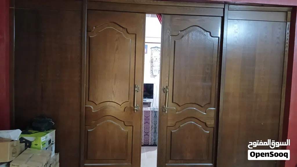 باب كبير فاصل خشب قشرة بلوط متر2,7×4 نظيف جدآ