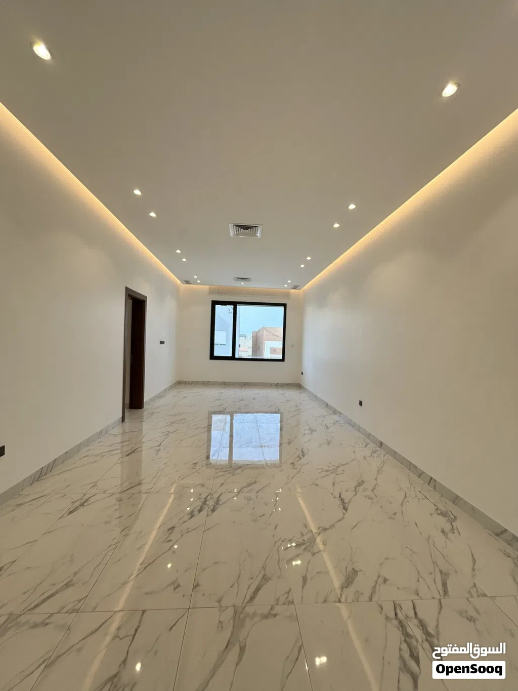 دور سكني كامل للإيجار مع روف في الصديق – أول ساكن وتشطيب ألترا سوبر