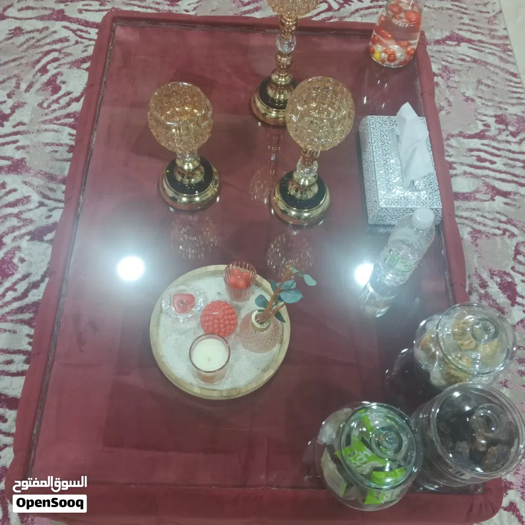 طاولات للبيع بسعر حرق