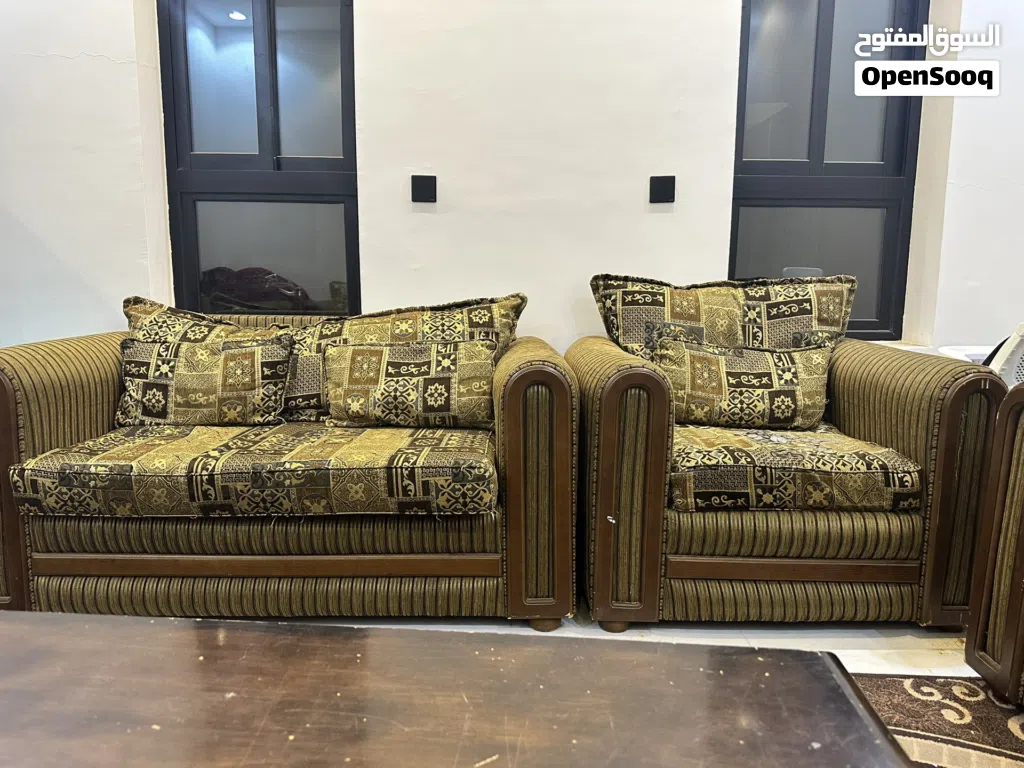 Used Sofa table and carpet For FREE