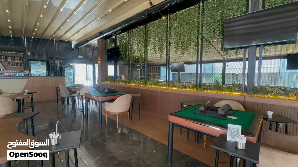 A vibrant café and restaurant in a prime waterfront location by the lake and the sea.