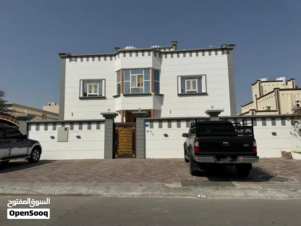 للبيع فيلا سكنية مميزة – العامرات (مساحة البناء: 440 م2)