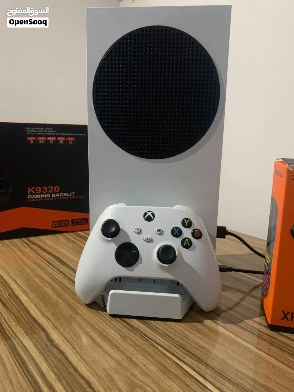 شباب.. للبيع جهاز Xbox Series S (استخدام نظيف وشرط الفحص). الجهاز كامل مكمل وجاهز فوراً للمتعة وا