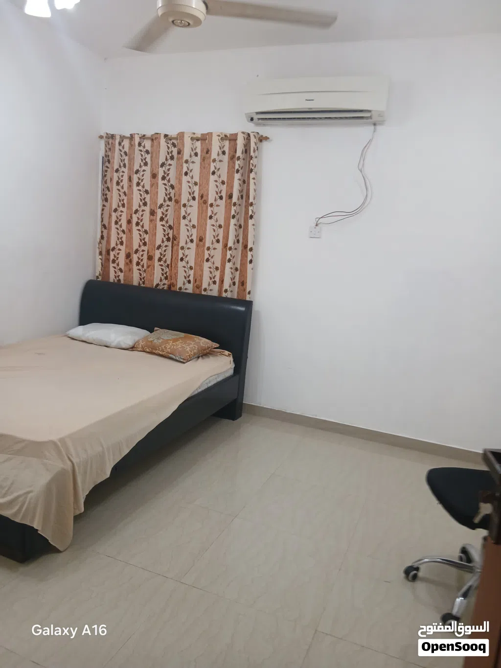 1 room wuth share ketchen 2 bathroom outs8de all shate elecyroc watet and wifi include