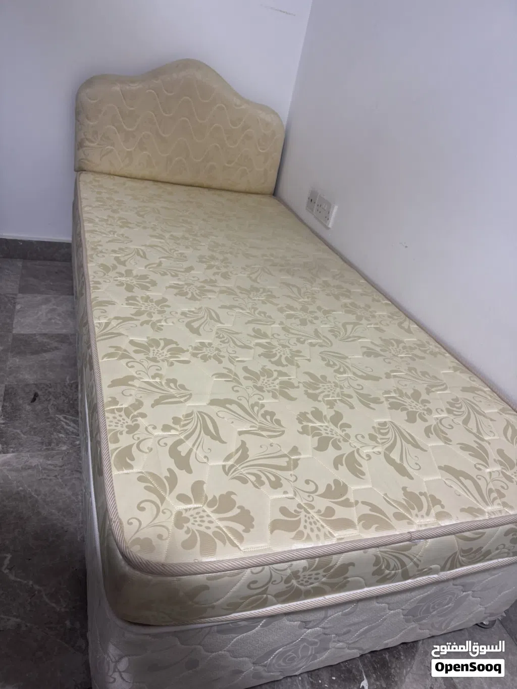 سرير و مرتبة