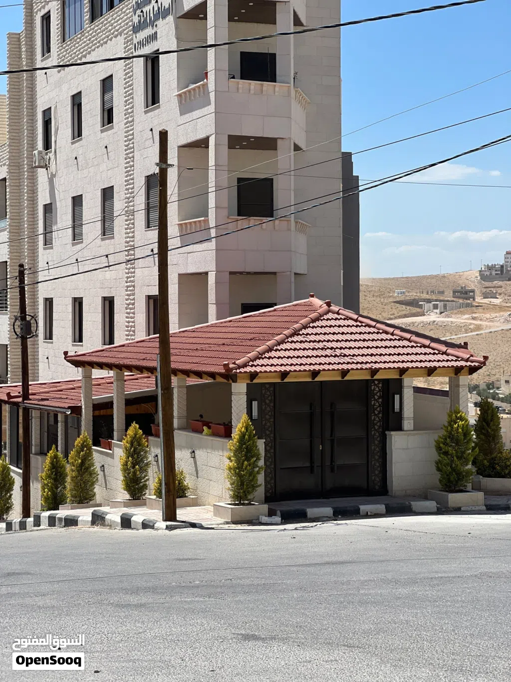 بسعر مميز آخر شقة في الإسكان طابقيه طابق ثاني جديده 170متر الزرقاء الجديده شارع الونك ( الكرامه )