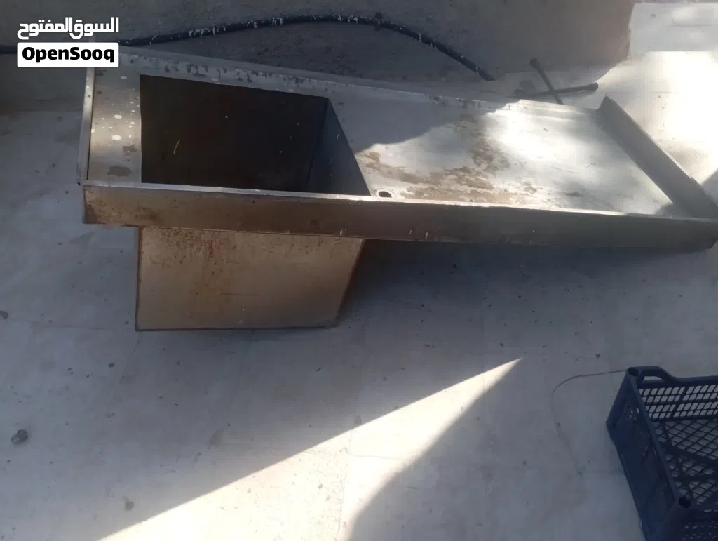 مجلى مطاعم فل ستيل بده بس غسله من الغبره