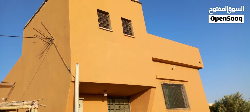 منزل وحديقة ريفي للبيع