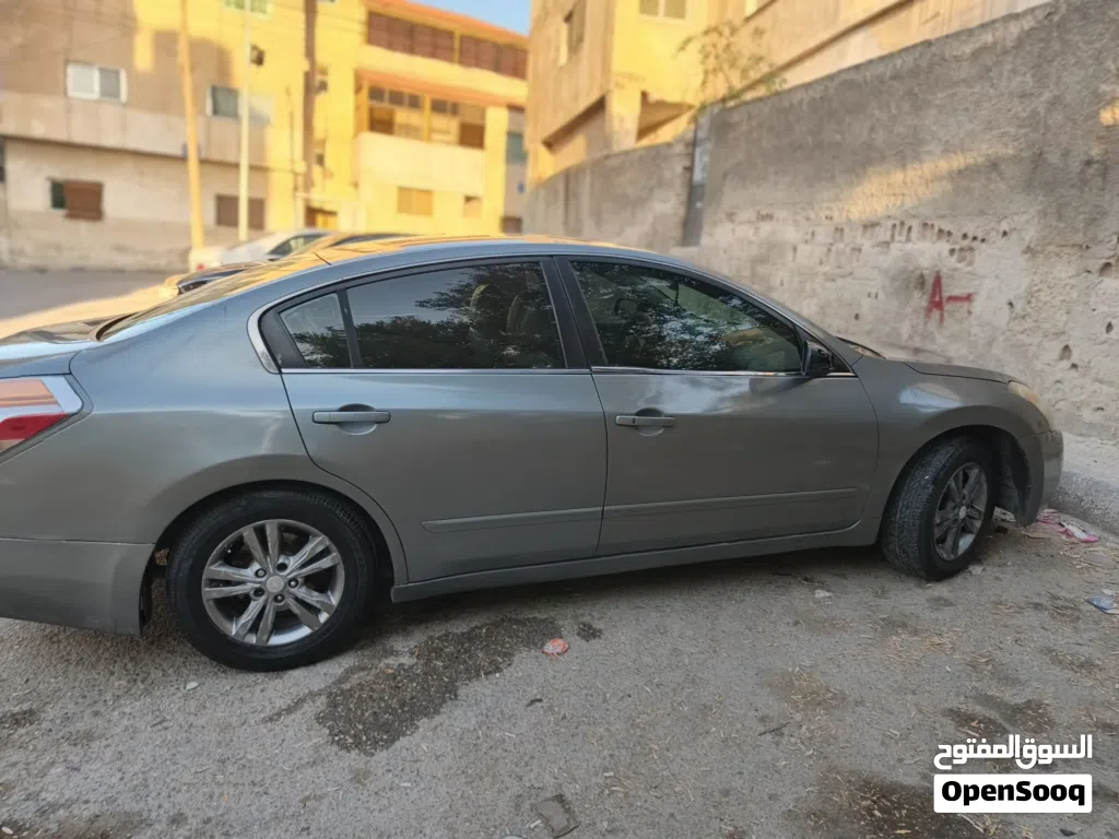 نيسان التيما S