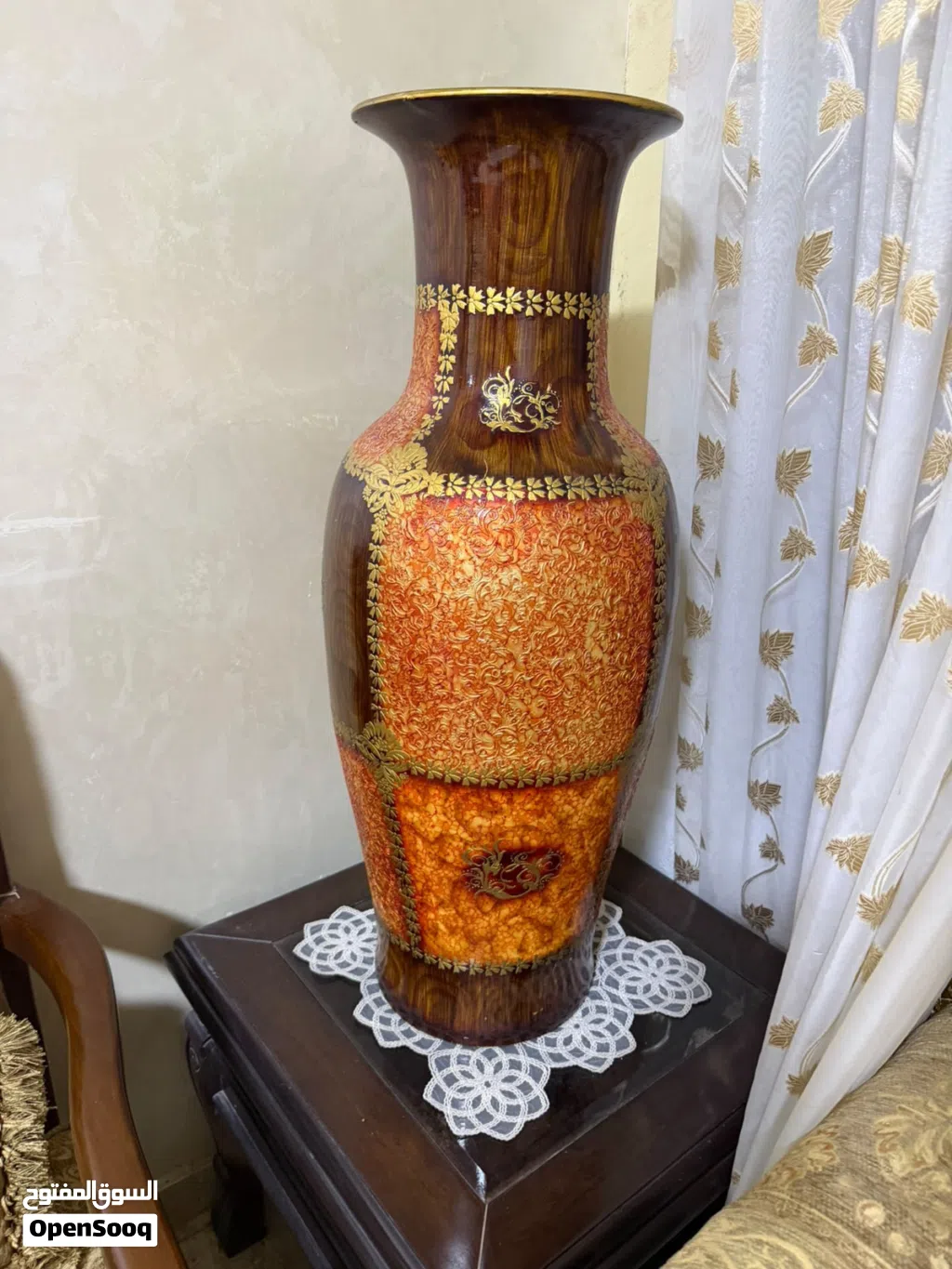 ڤازات مزخرفة متوسطة الحجم فخمة وثقيلة عدد 2 نفس الشكل