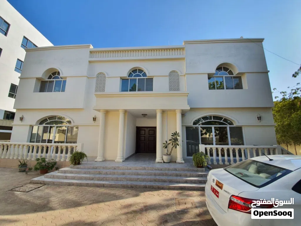 Beautiful Villa in Qurum for rent 5 minutes walk to the beach and Qurum Park