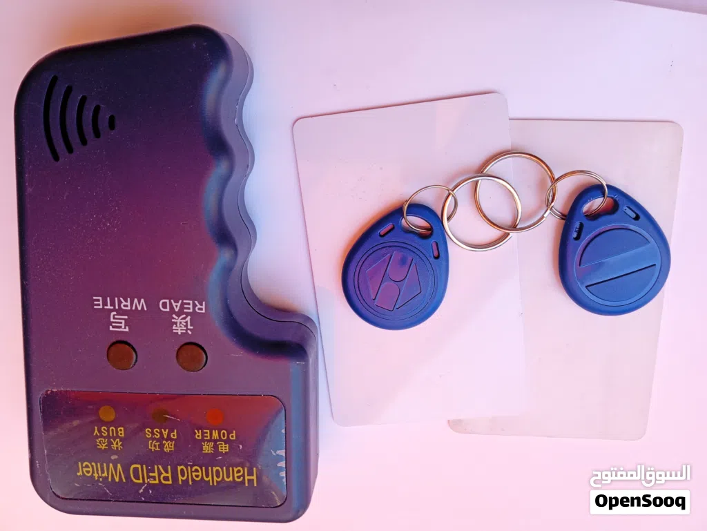 هذا الجهاز هو جهاز نسخ وقراءة بطاقات التحكم بالدخول الذكية المحمول (Handheld RFID Writer/