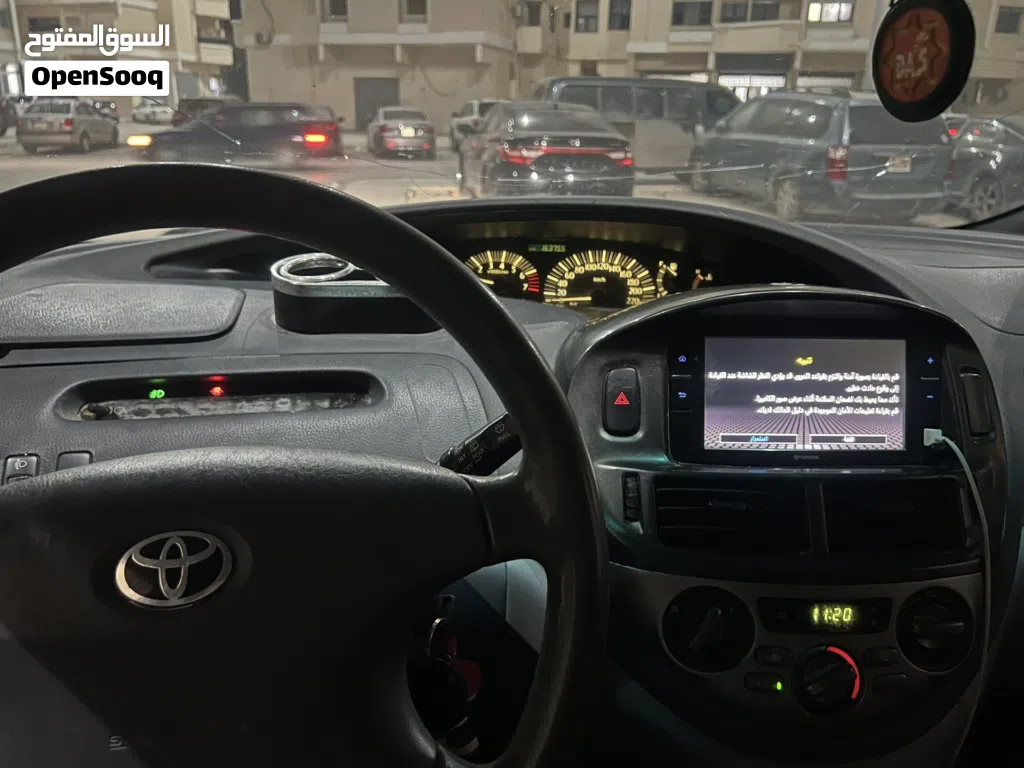 Toyota Previa LE