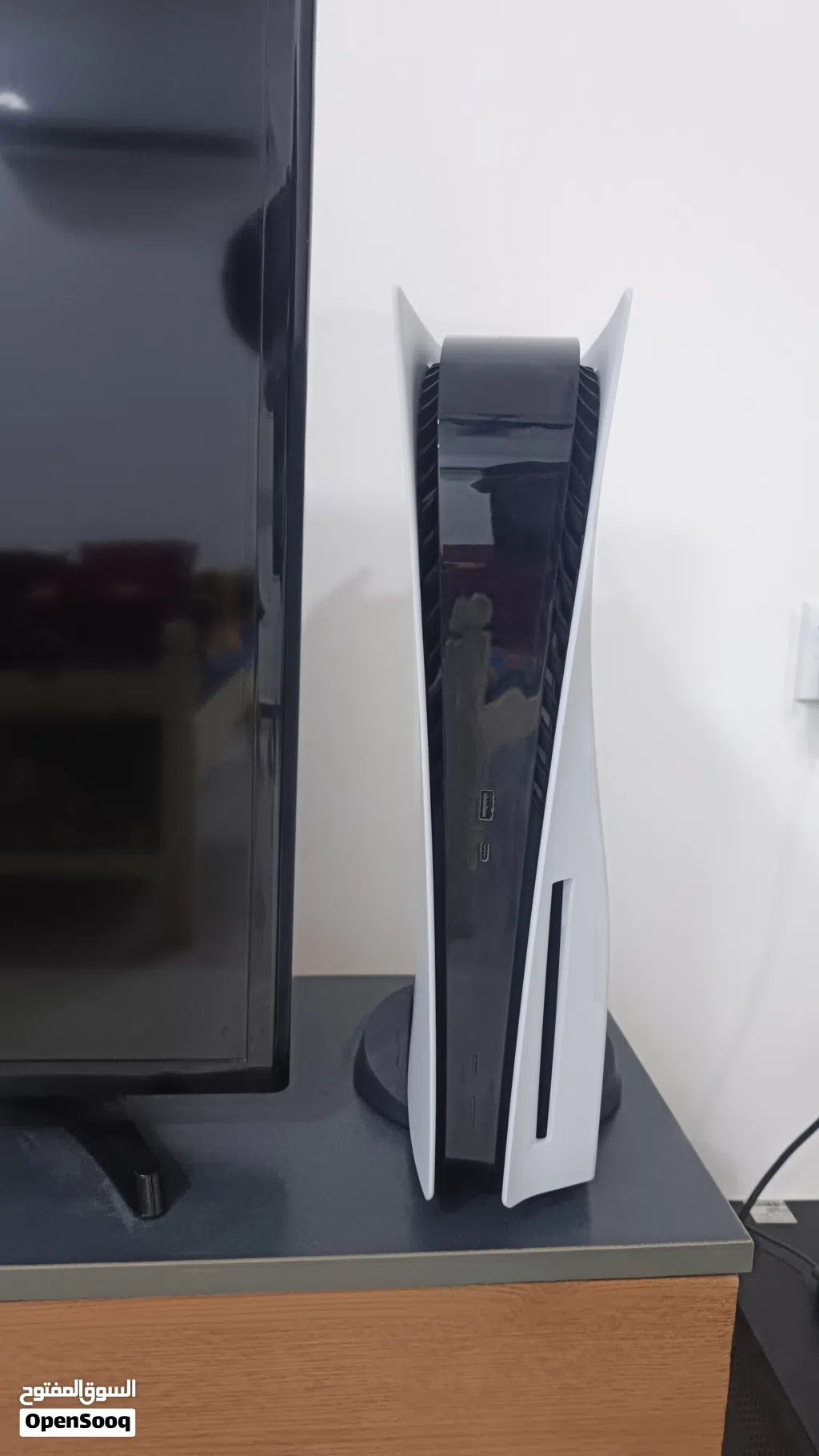 جهاز ps5 fat بحاله جيده كامل ملحقات من يدات و ups و العاب والعلبه مالته و كل الوايرات