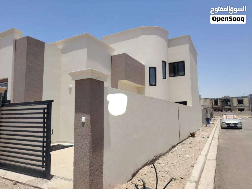 دار في مجمع جذع النخلة السكني
