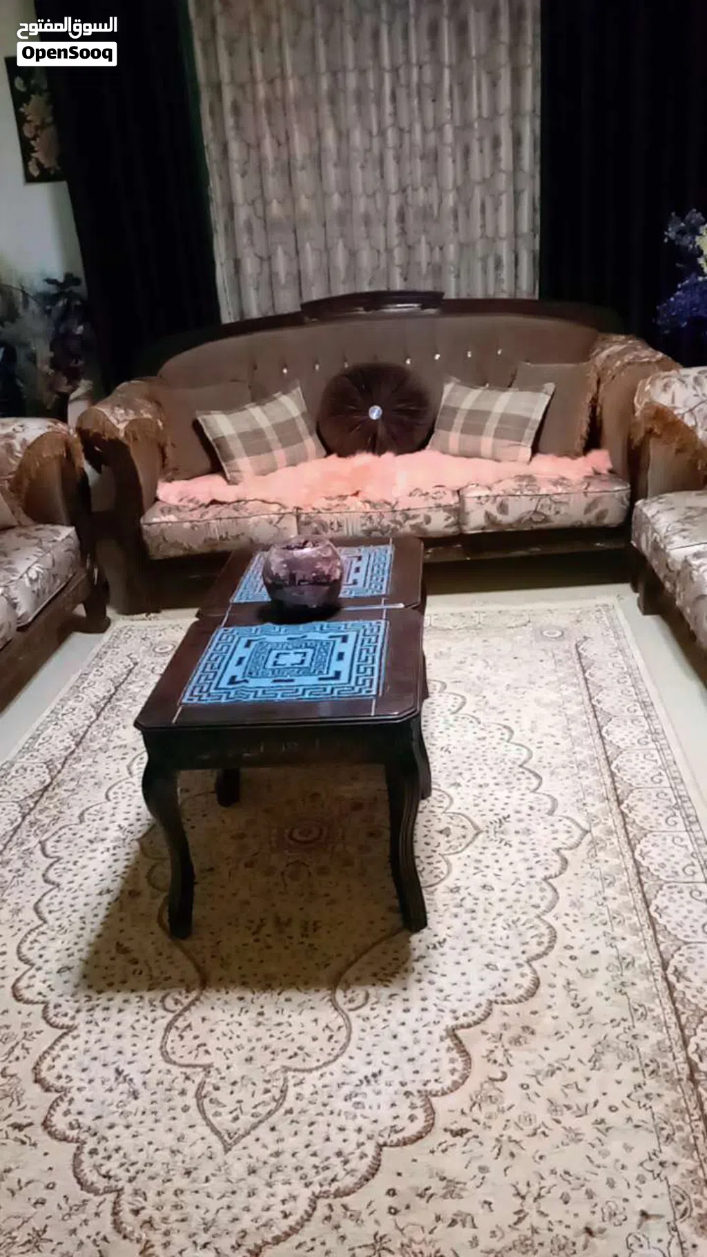 طقم كنب خشب زان تفصيل بحاله الوكاله قابل للتفاوض