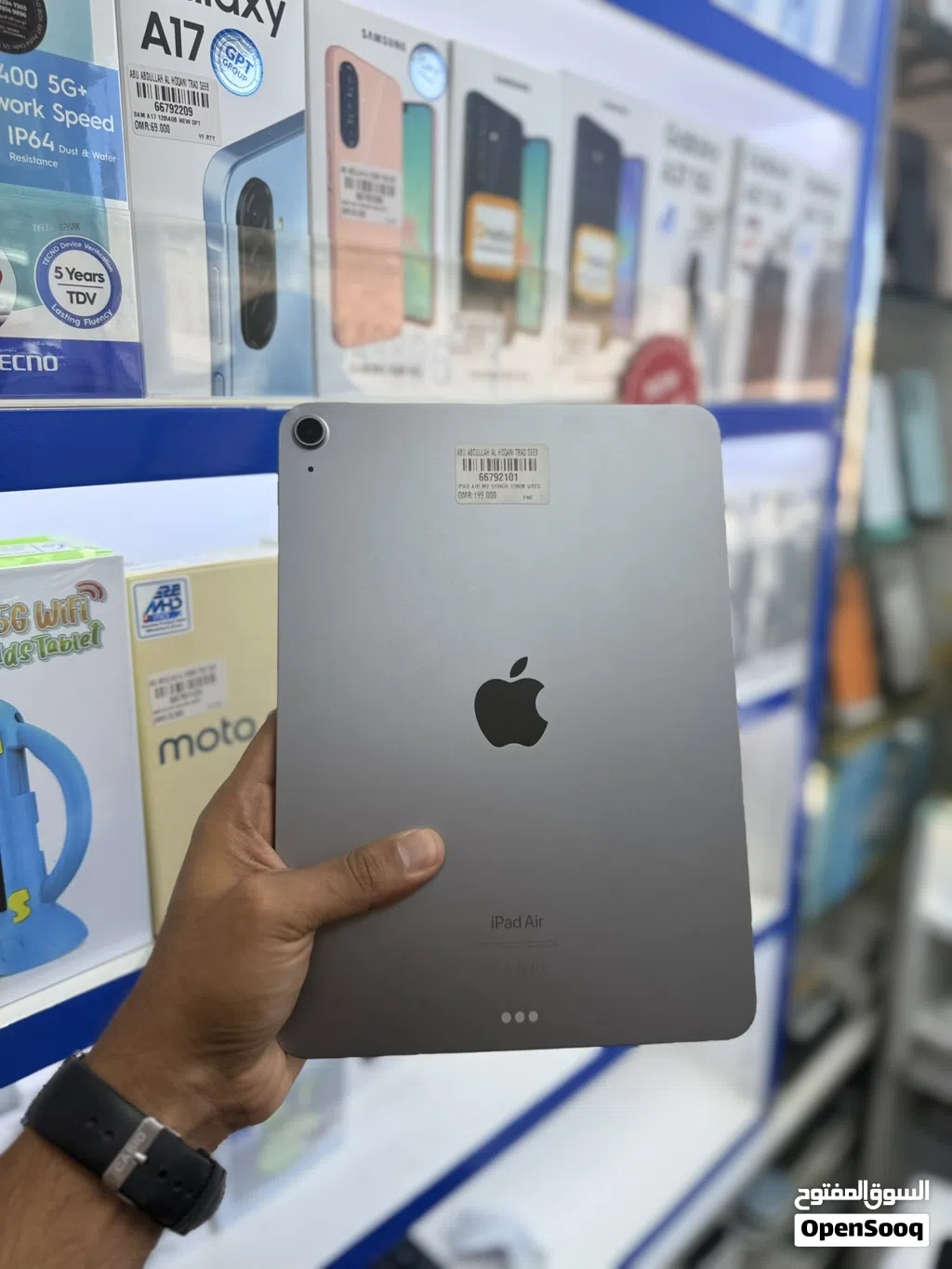 Apple iPad Air M2 11inch clean Amazing less use device
