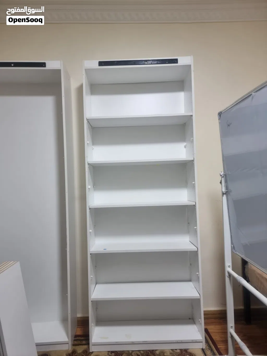 للبيع مكتبتان استعمال خفيف بحالة جيدة