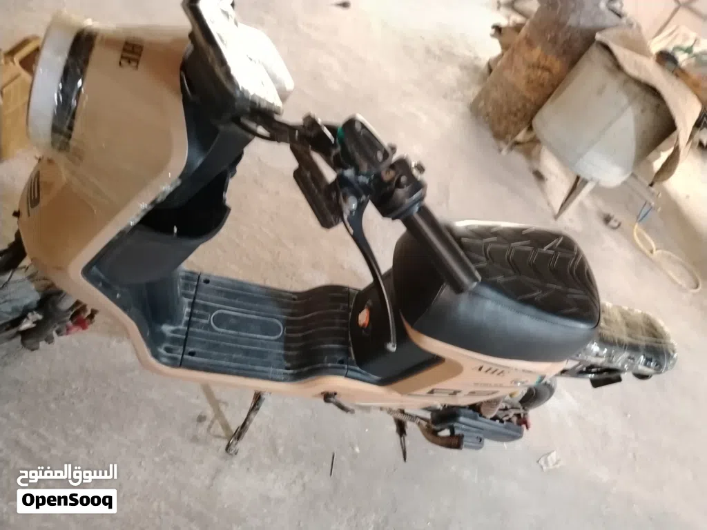 عرض خاص دراجه شحن نوع R9 موديل 2025 مستعمله وياها 3 بطاريه كل بطاريه 22A